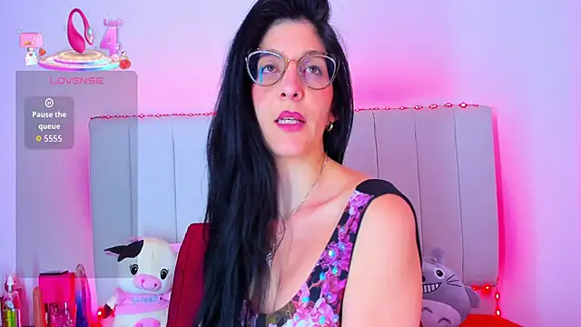 Snapshot of caro_lyne_ chatting on 19, 6, 2026 caro lyne online show from 19, 6, 2026
