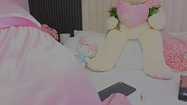 Madiee Rhea online show from 30, 7, 2026