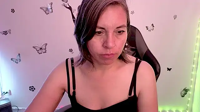 Lady breaks hearts online show from 8, 5, 2026