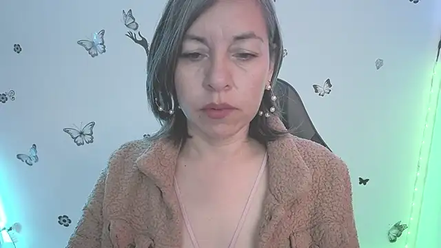 Snapshot of Lady_breaks_hearts chatting on 7, 6, 2026 Lady breaks hearts online show from 7, 6, 2026