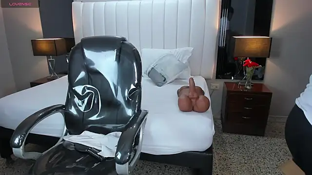 Snapshot of vanity_sex chatting on 5, 3, 2025 vanity sex online show from 5, 3, 2025