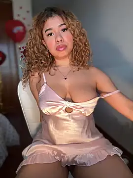 Snapshot of LEONCITA_ chatting on 17, 2, 2025 LEONCITA online show from 17, 2, 2025