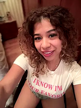 Snapshot of LEONCITA_ chatting on 16, 12, 2025 LEONCITA online show from 16, 12, 2025