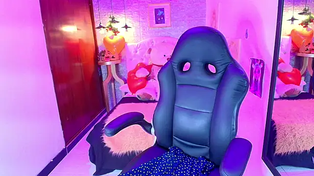 Snapshot of REDHOTTER_ chatting on 7, 3, 2025 REDHOTTER  online show from 7, 3, 2025