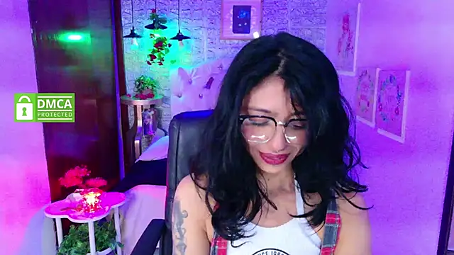Snapshot of REDHOTTER_ chatting on 10, 9, 2025 REDHOTTER  online show from 10, 9, 2025