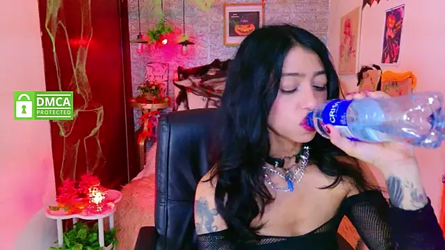 Snapshot of REDHOTTER_ chatting on 8, 10, 2025 REDHOTTER  online show from 8, 10, 2025