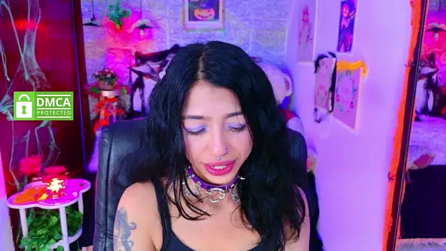 Snapshot of REDHOTTER_ chatting on 11, 10, 2025 REDHOTTER  online show from 11, 10, 2025