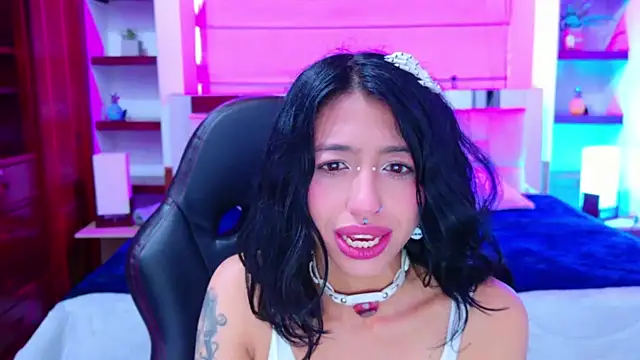 Snapshot of REDHOTTER_ chatting on 17, 10, 2025 REDHOTTER  online show from 17, 10, 2025