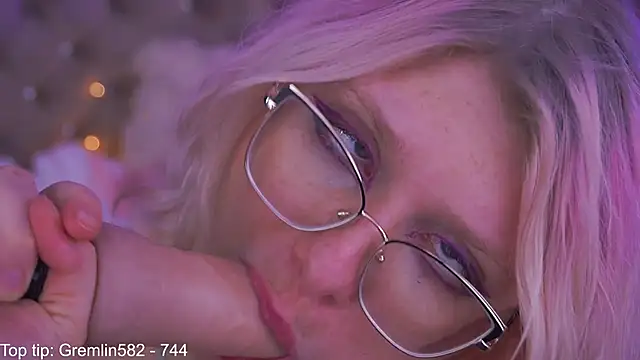 Snapshot of CoolTatis chatting on 23, 11, 2025 CoolTatis online show from 23, 11, 2025