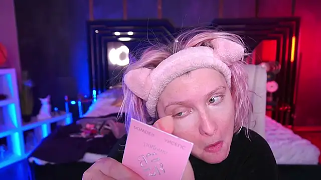 Snapshot of CoolTatis chatting on 25, 11, 2025 CoolTatis online show from 25, 11, 2025