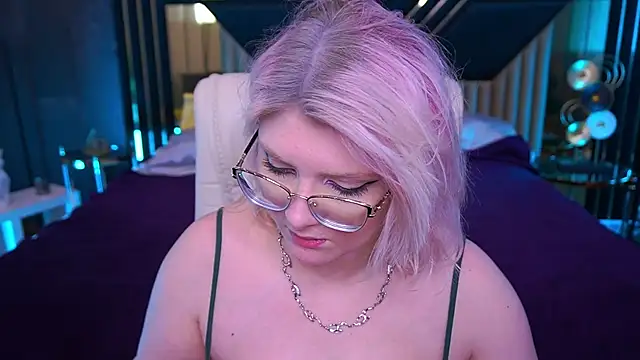 Snapshot of CoolTatis chatting on 1, 12, 2025 CoolTatis online show from 1, 12, 2025