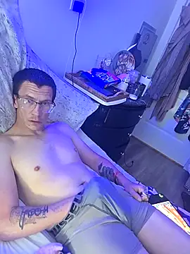 Snapshot of Hatchetwound6969 chatting on 1, 2, 2026 Hatchetwound6969 online show from 1, 2, 2026