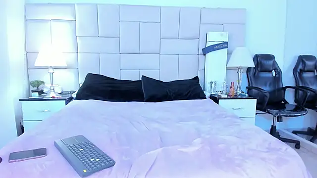 IsisLoveyes  online show from 25, 11, 2025