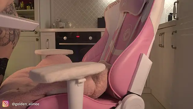 Snapshot of Golden_Aline chatting on 3, 1, 2025 Golden Aline online show from 3, 1, 2025