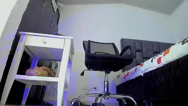 Snapshot of Sarah_Mistress_ chatting on 25, 3, 2026 Sarah Mistress online show from 25, 3, 2026