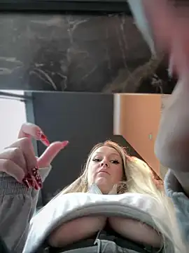 Snapshot of Teya_moon_ chatting on 17, 12, 2024 Teya moon  online show from 17, 12, 2024