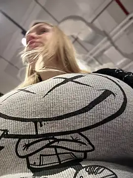 Snapshot of Teya_moon_ chatting on 23, 2, 2025 Teya moon  online show from 23, 2, 2025