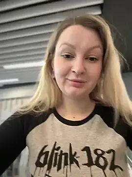 Snapshot of Teya_moon_ chatting on 3, 3, 2025 Teya moon  online show from 3, 3, 2025