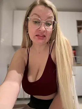 Snapshot of Teya_moon_ chatting on 8, 3, 2025 Teya moon  online show from 8, 3, 2025