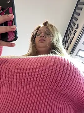 Teya moon  online show from 10, 2, 2026