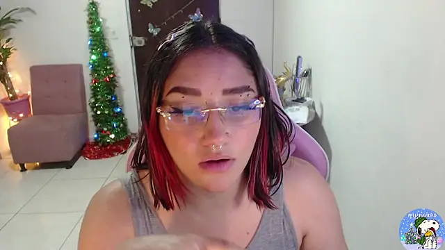 Snapshot of littleangel1_m chatting on 7, 1, 2025 littleangel1 m online show from 7, 1, 2025