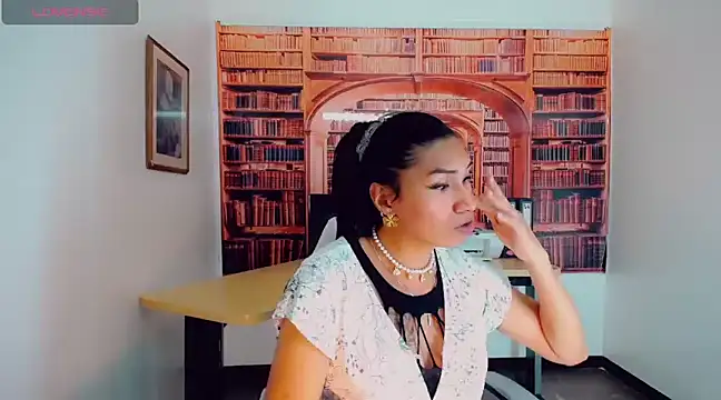 Snapshot of khiara_moretti chatting on 9, 1, 2025 khiara moretti online show from 9, 1, 2025