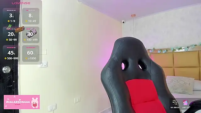 LARSONMIA online show from 4, 2, 2026