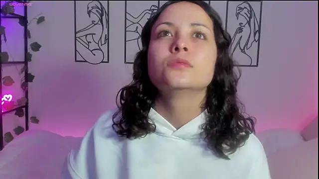 Megan Rodrigo online show from 28, 2, 2025