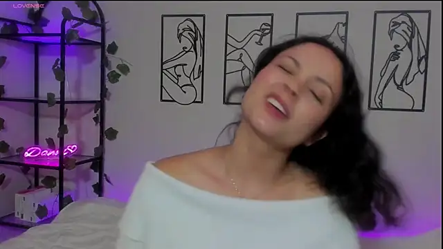 Megan Rodrigo online show from 19, 3, 2025