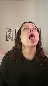 Megan Rodrigo online show from 30, 11, 2025