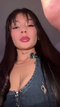 Roxanne 08 online show from 2, 5, 2026