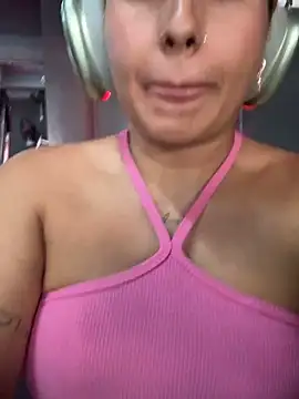 Snapshot of Amber_Martins_ chatting on 4, 3, 2025 Amber Martins  online show from 4, 3, 2025