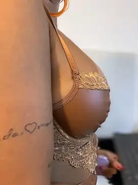 Amber Martins  online show from 23, 2, 2026