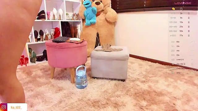 Snapshot of kariina__22 chatting on 17, 9, 2025 kariina 22 online show from 17, 9, 2025