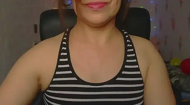 Snapshot of KittyyLaBeauty chatting on 4, 3, 2025 KittyyLaBeauty online show from 4, 3, 2025