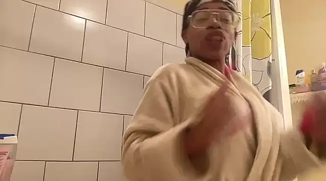 MommyConfident online show from 8, 1, 2025