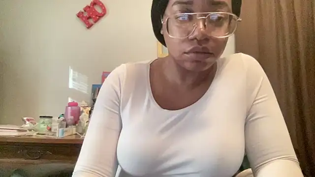 MommyConfident online show from 4, 12, 2025