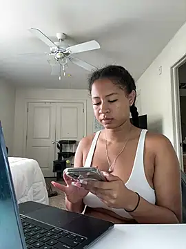 Snapshot of VanessaBling chatting on 27, 6, 2026 VanessaBling online show from 27, 6, 2026