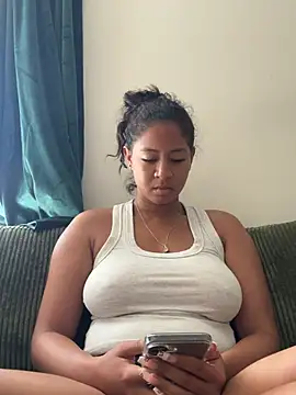 Snapshot of VanessaBling chatting on 5, 7, 2026 VanessaBling online show from 5, 7, 2026