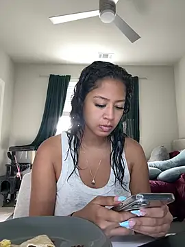 Snapshot of VanessaBling chatting on 5, 8, 2026 VanessaBling online show from 5, 8, 2026