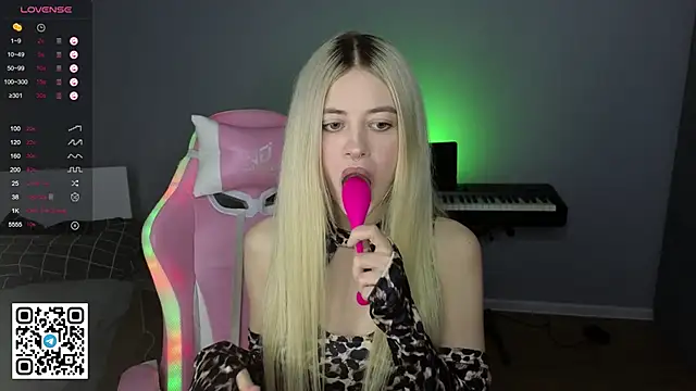 Snapshot of mybunnywendy chatting on 8, 2, 2025 mybunnywendy online show from 8, 2, 2025