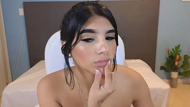 Snapshot of maiaa_ruiz chatting on 31, 12, 2024 maiaa ruiz online show from 31, 12, 2024