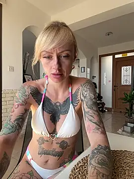 haileyhope  online show from 4, 8, 2026