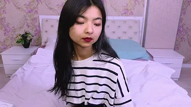 Snapshot of Shy_Kira chatting on 2, 12, 2024 Shy Kira online show from 2, 12, 2024