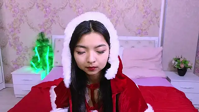 Snapshot of Shy_Kira chatting on 12, 12, 2024 Shy Kira online show from 12, 12, 2024