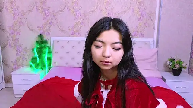 Snapshot of Shy_Kira chatting on 12, 12, 2024 Shy Kira online show from 12, 12, 2024