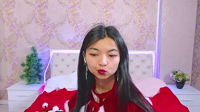 Snapshot of Shy_Kira chatting on 13, 12, 2024 Shy Kira online show from 13, 12, 2024