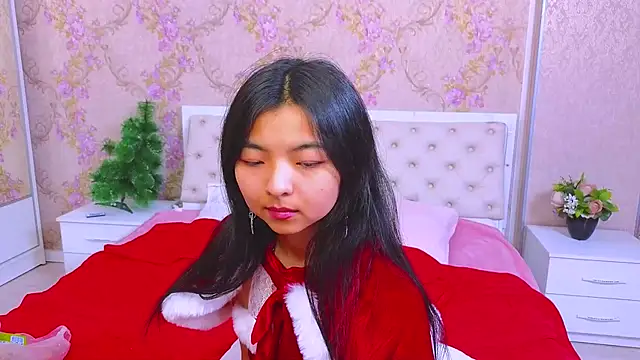 Snapshot of Shy_Kira chatting on 19, 12, 2024 Shy Kira online show from 19, 12, 2024