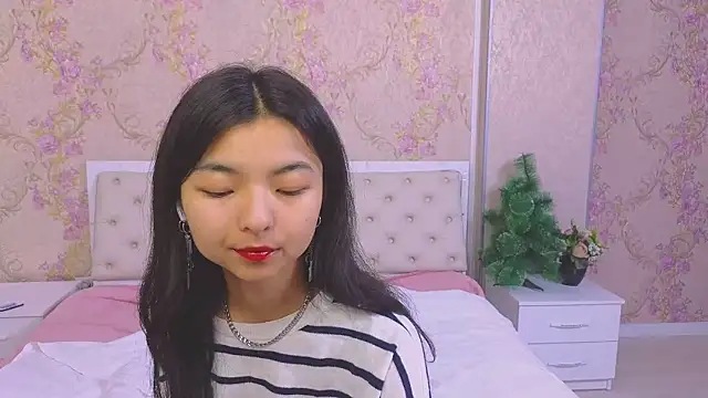 Snapshot of Shy_Kira chatting on 20, 12, 2024 Shy Kira online show from 20, 12, 2024