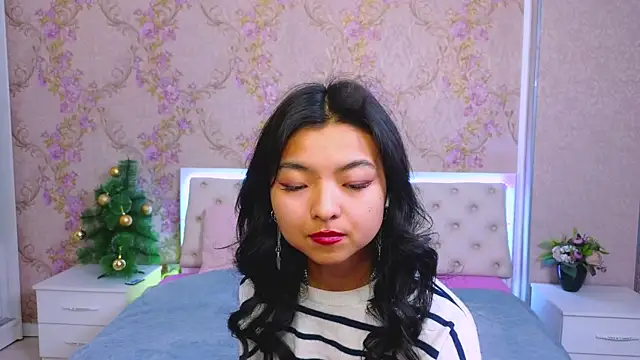 Snapshot of Shy_Kira chatting on 5, 1, 2025 Shy Kira online show from 5, 1, 2025